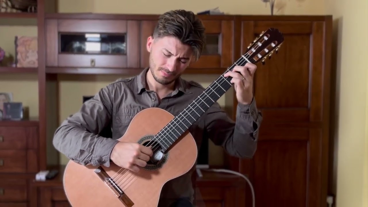 Giovanni Accadìa plays a Stephan Connor Guitar - Review