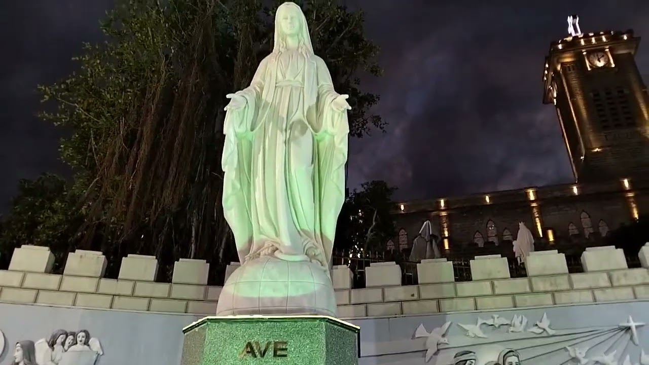 Nhà thờ núi về đêm 