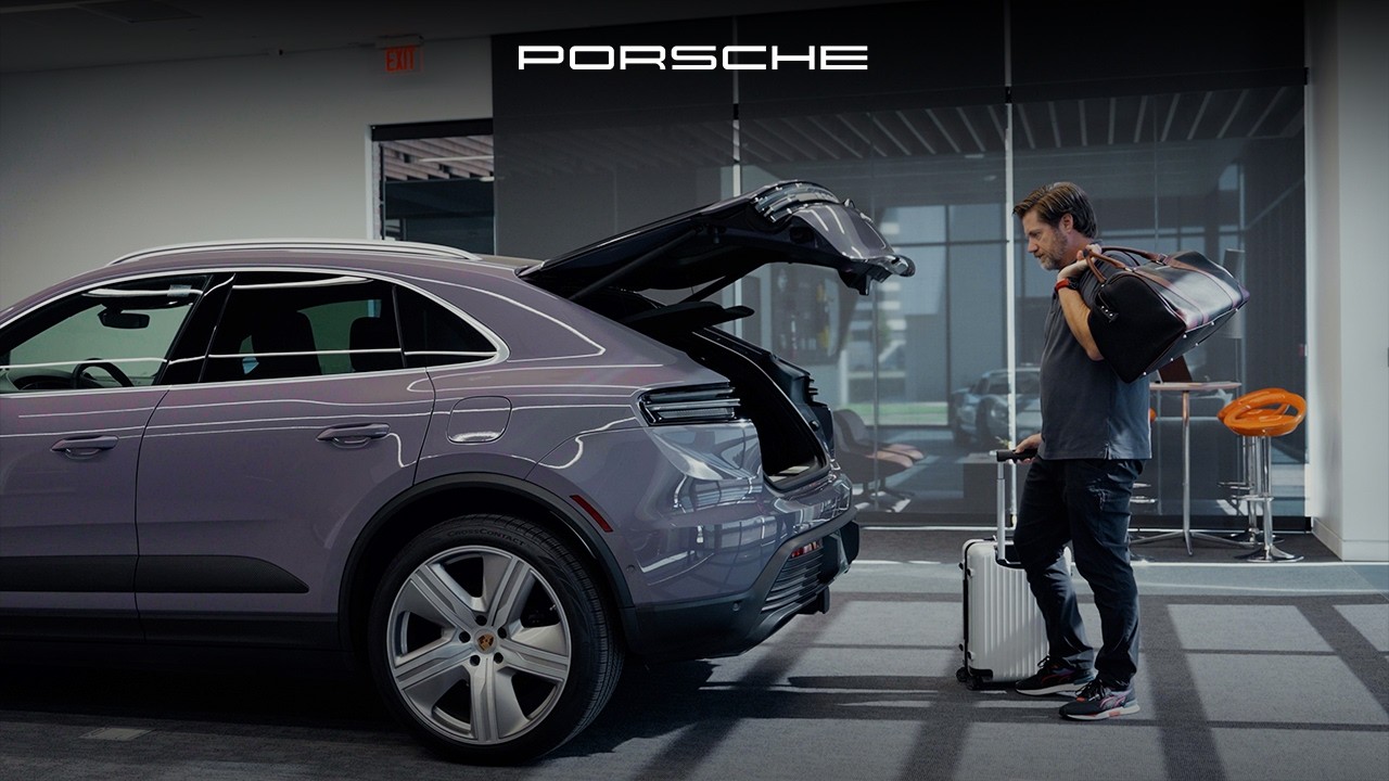 Know Your Porsche | How to Use Comfort Access on a 2025 Macan Electric