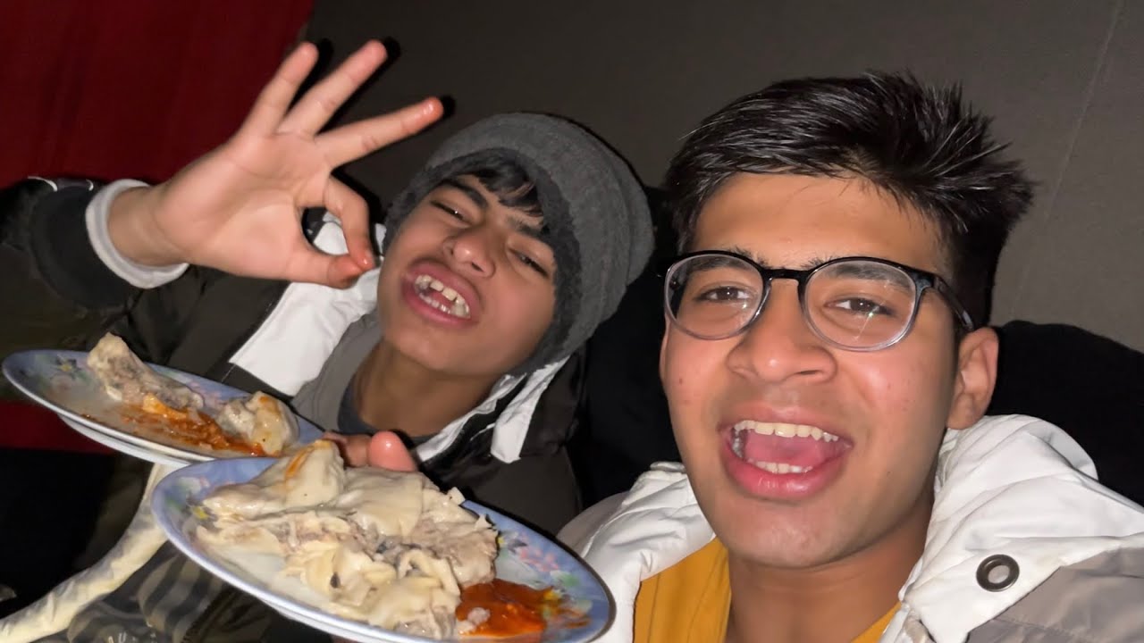 Movie Theatre Ke Andar Bahar Ke MOMOS Aur CHIPS 😱 Le Gaye *Full Shocking Reaction*