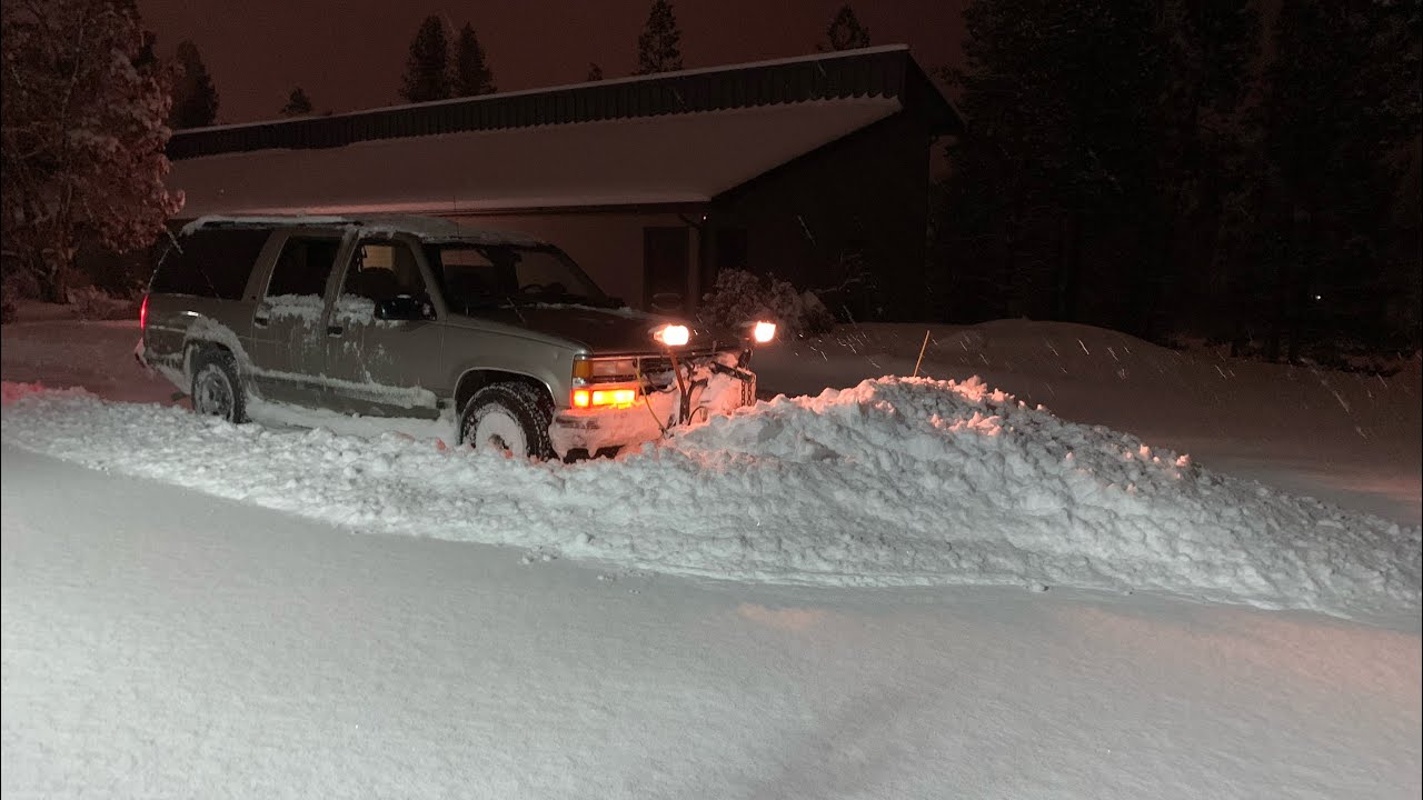 Deep snow plow day with a 1999 Suburban with Meyer Straight blade