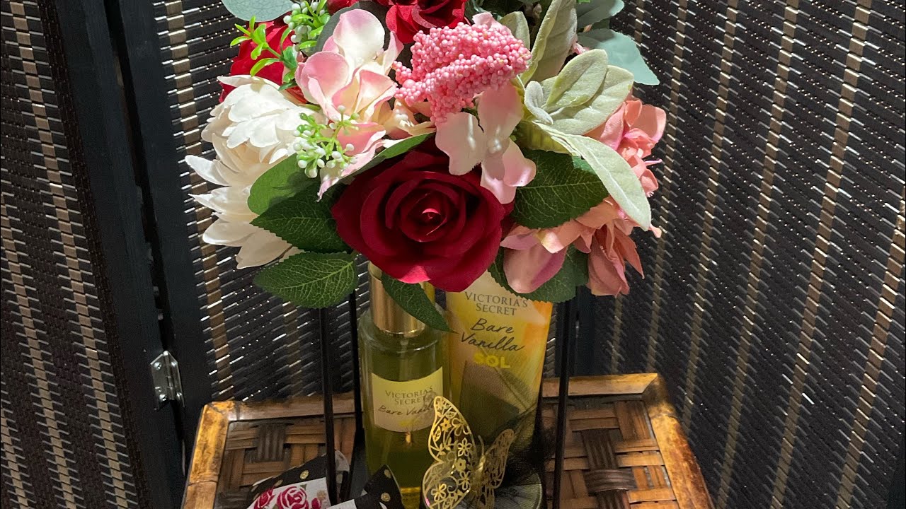Поздравительная открытка от @kokgiftbaskets и красивый подарочный фонарик ко Дню святого Валентин...