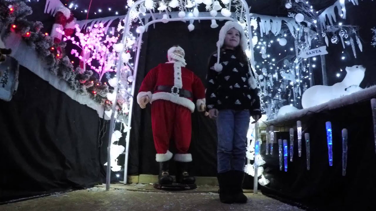 The Christmas Light Houses of Bedfont & Feltham 2015. (HD)