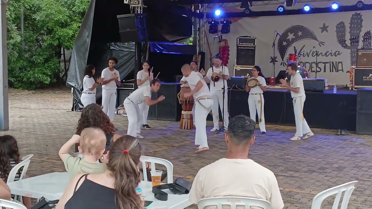 O dia que teve festival de forro no estacionamento do shopping Unimart e roda de capoeira