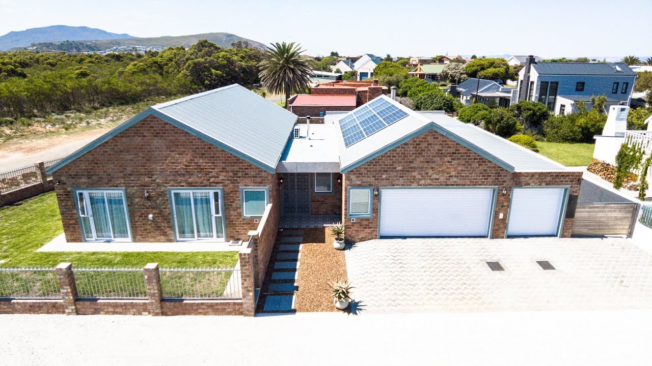 4 Bedroom Home For Sale - Sandbaai