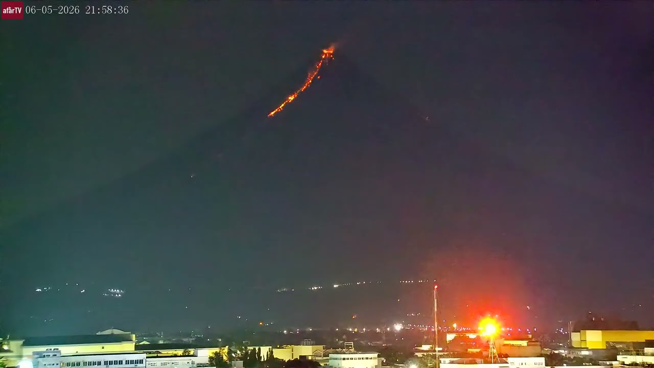 9:58pm: 5.4 Magnitude  Earthquake Caught on Camera at Mayon Volcano, Philippines  (June 5, 2026)
