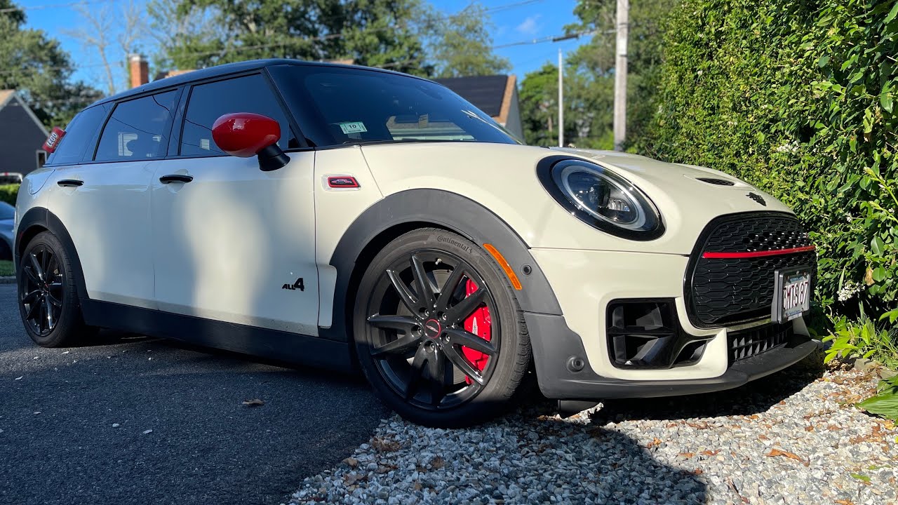 Установка регулируемых амортизаторов BC Racing на Mini Clubman JCW 2023 года.