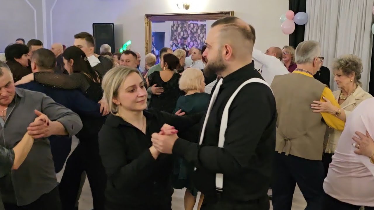 1 marca 2025 Dobrze jest KAWALEREM BYĆ! Kamerzysta pohulał z fajną tancerką!
