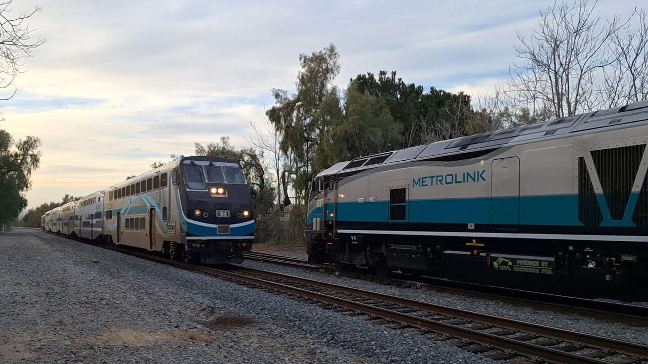 Railfanning Amtrak, Metrolink, and UP trains! Simi Valley, California.