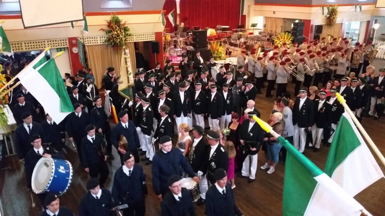 Einmarsch Schützenhalle Altenhundem 2015 Teil 1