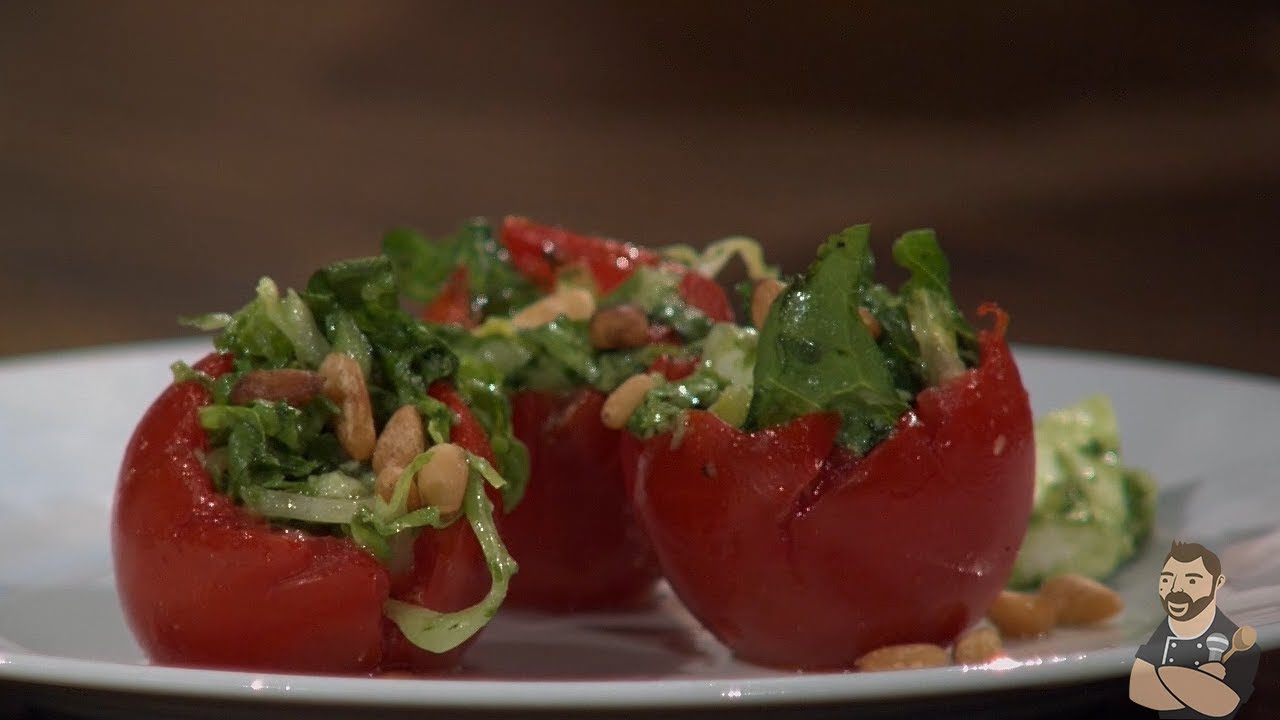 Mozarella-Pesto Salat in Tomatenhülle | Mori kocht Haus 2 Highlights