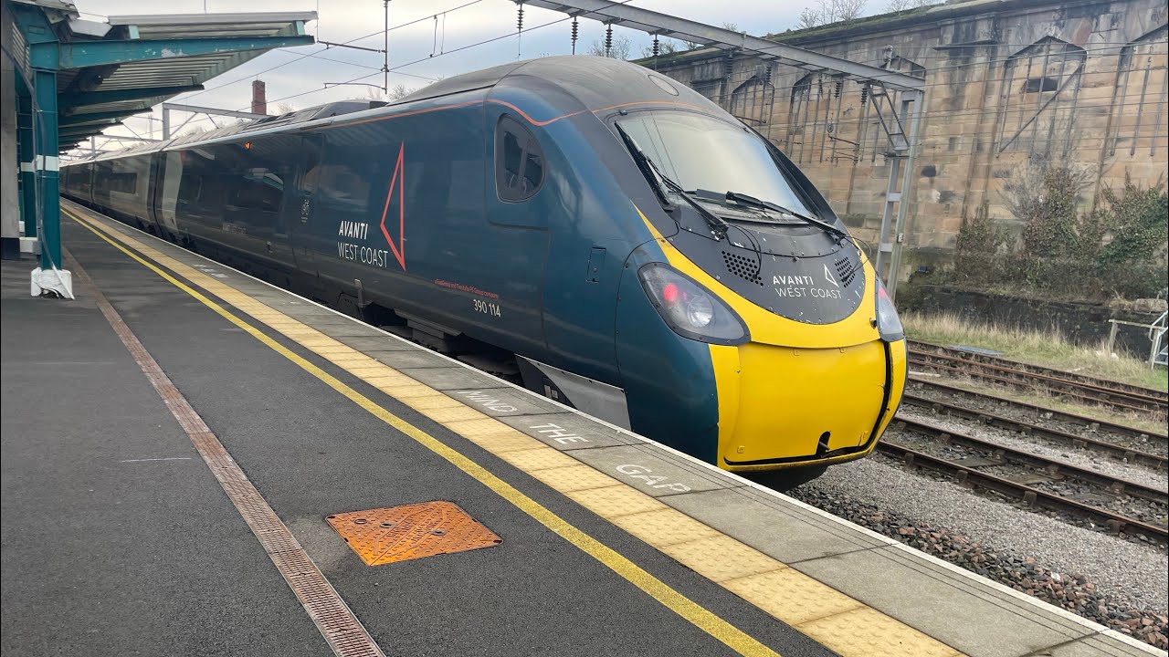 WCML North Class 390156 Wheel flat (audio only)
