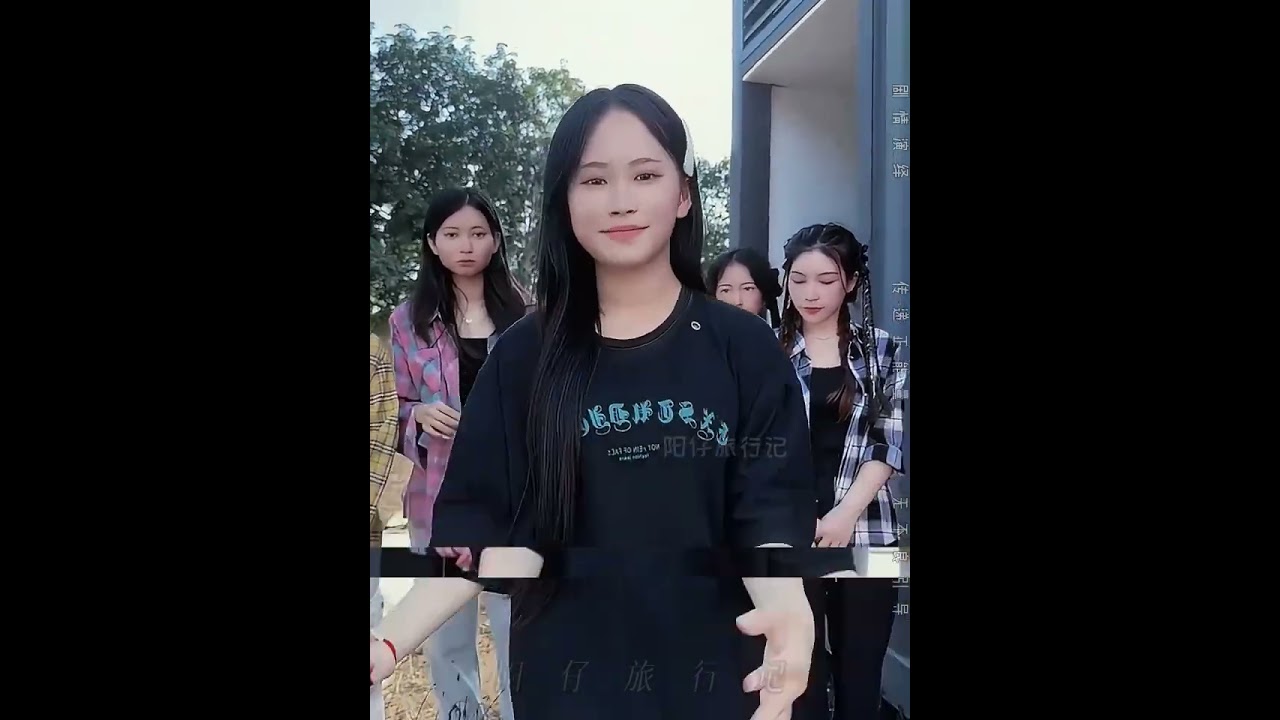 懂事的老挝女孩，原来都是为了家里的弟弟妹妹，才不远万里出来打工的。#剧情 #老挝女孩 #懂事的孩子