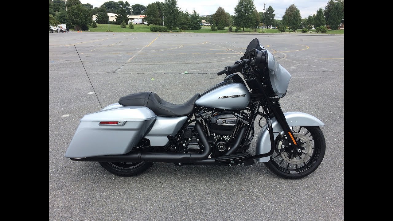 2019 Harley-Davidson FLHXS Street Glide Special- Barracuda Silver