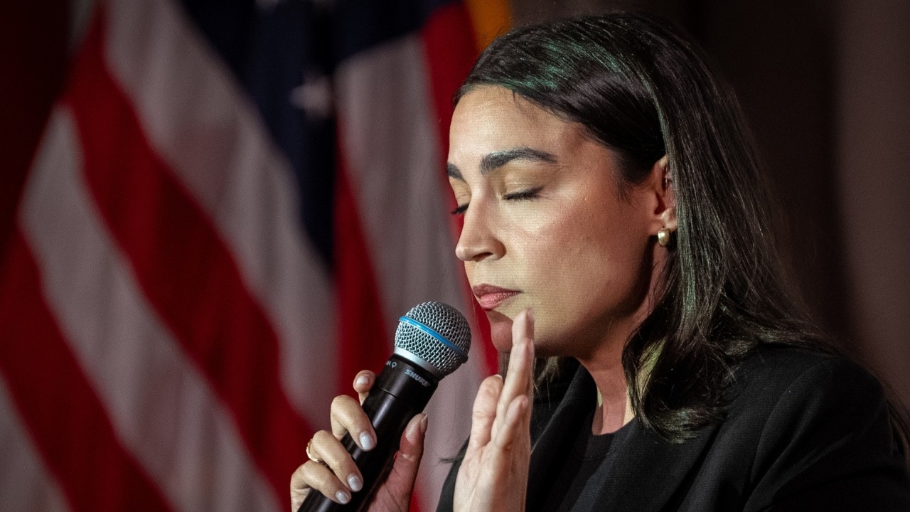 AOC в шоке после утечки скандального видео &mdash; вы не сможете это развидеть