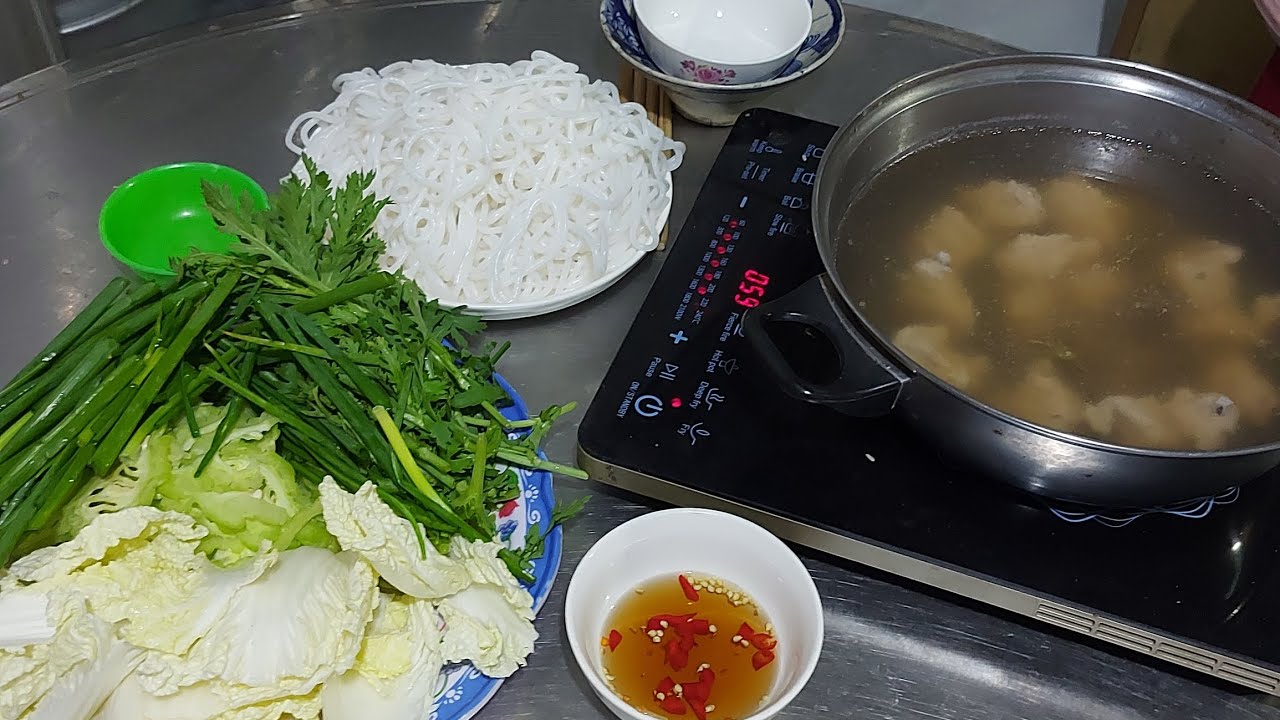 Lẩu cá thác lác và rau xanh tươi mác quá tuyệt vời luôn 