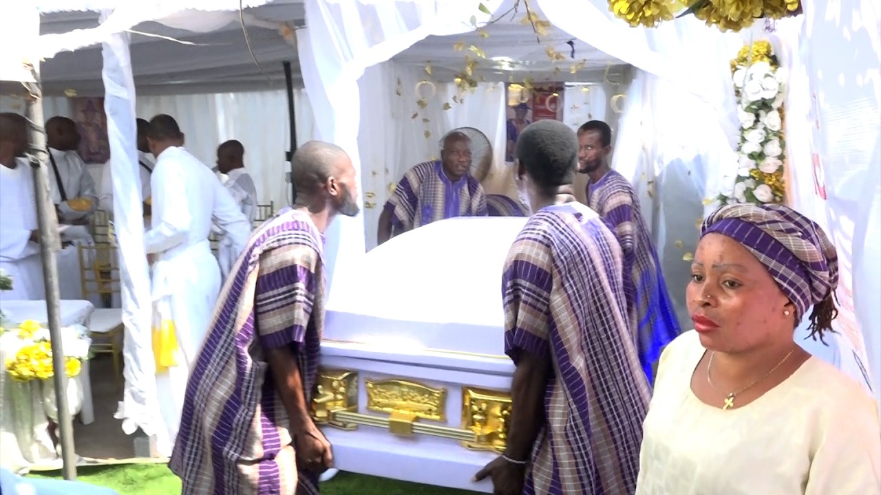 В Ибадане состоялись похороны вождя Эбенезера Айейеми, сопровождавшиеся пышными торжествами и ярм...