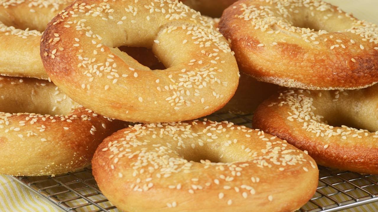 Homemade Bagels Recipe Demonstration - Joyofbaking.com