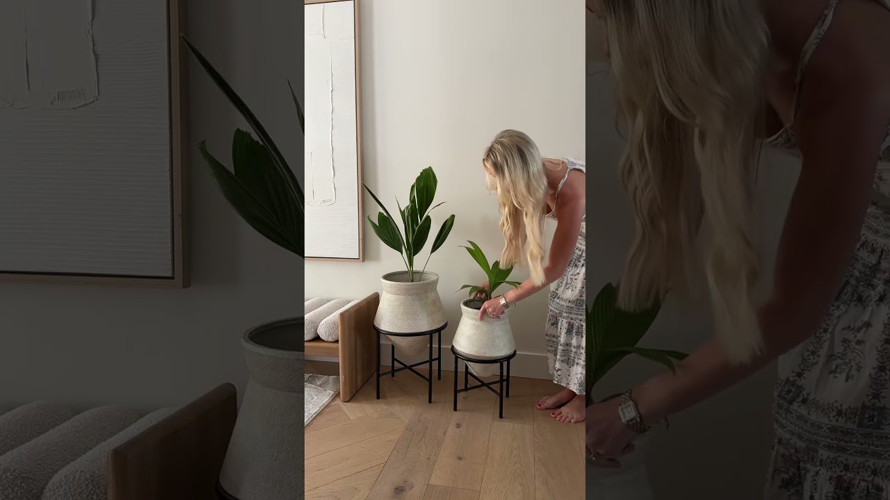 How beautiful are these cachepot planters?! I love the neutral color, organic texture 