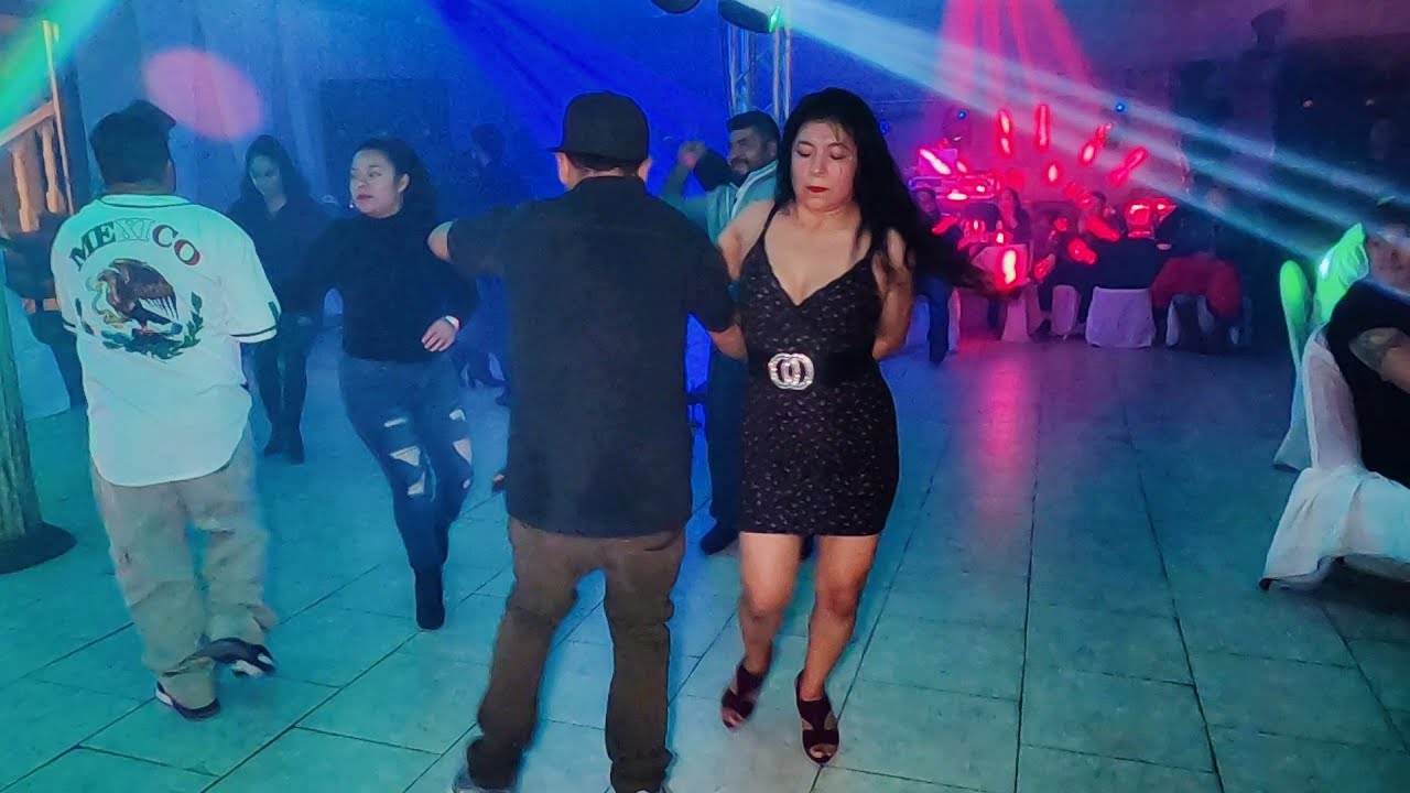 La Chola Cienaguera  grupo  Lez Ama La Kumbia limpia 2023