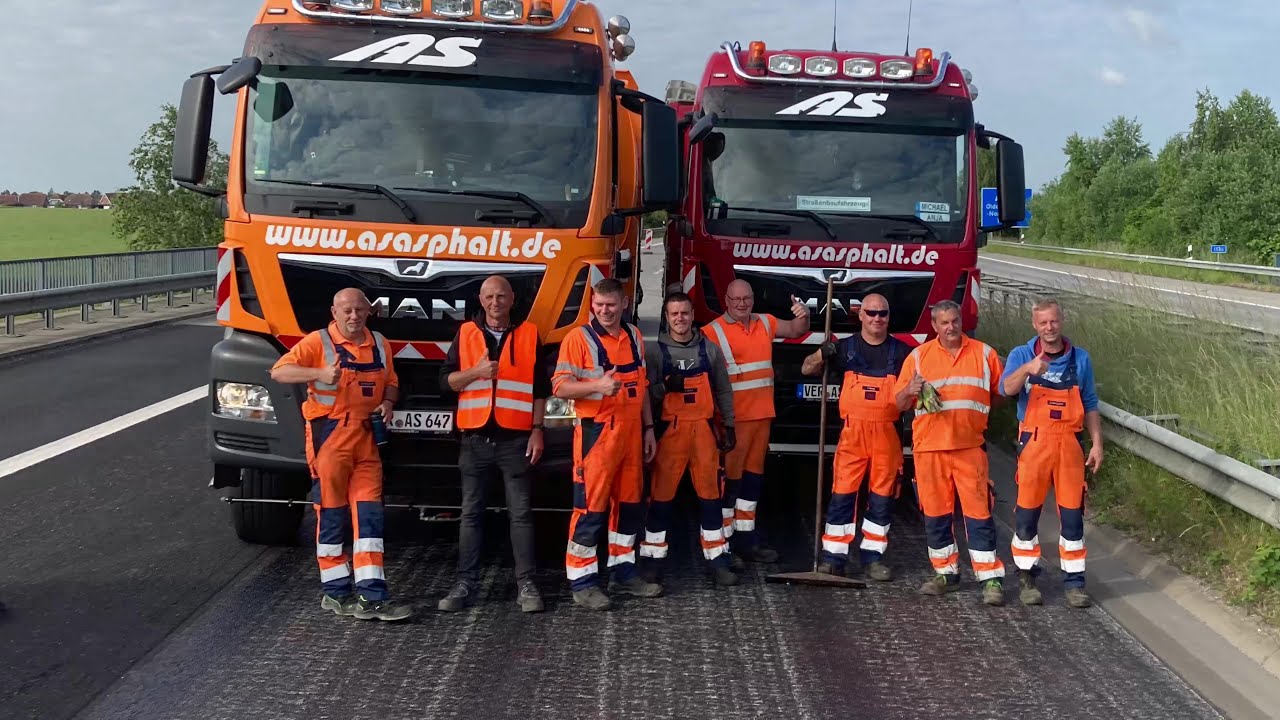 AS Asphaltstraßensanierung baut auf der A1 DSK (Dünne Asphaltdeckschicht in Kaltbauweise) ein.