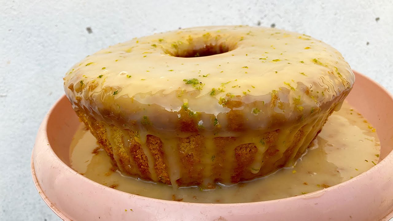 BOLO DE LIMÃO  FOFINHO COM COBERTURA DE LEITE CONDENSADO 