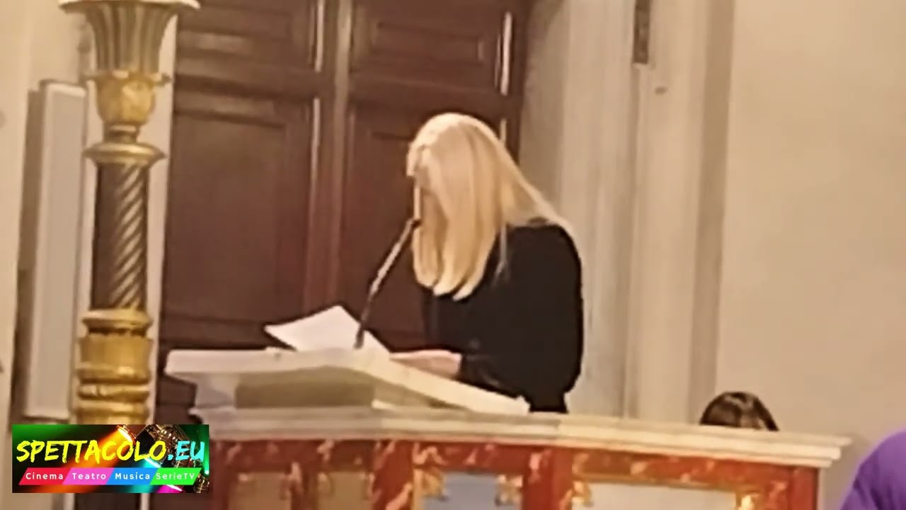 Funerale Enrica Bonaccorti: Eleonora Daniele legge la Preghiera degli Artisti e benedizione salma