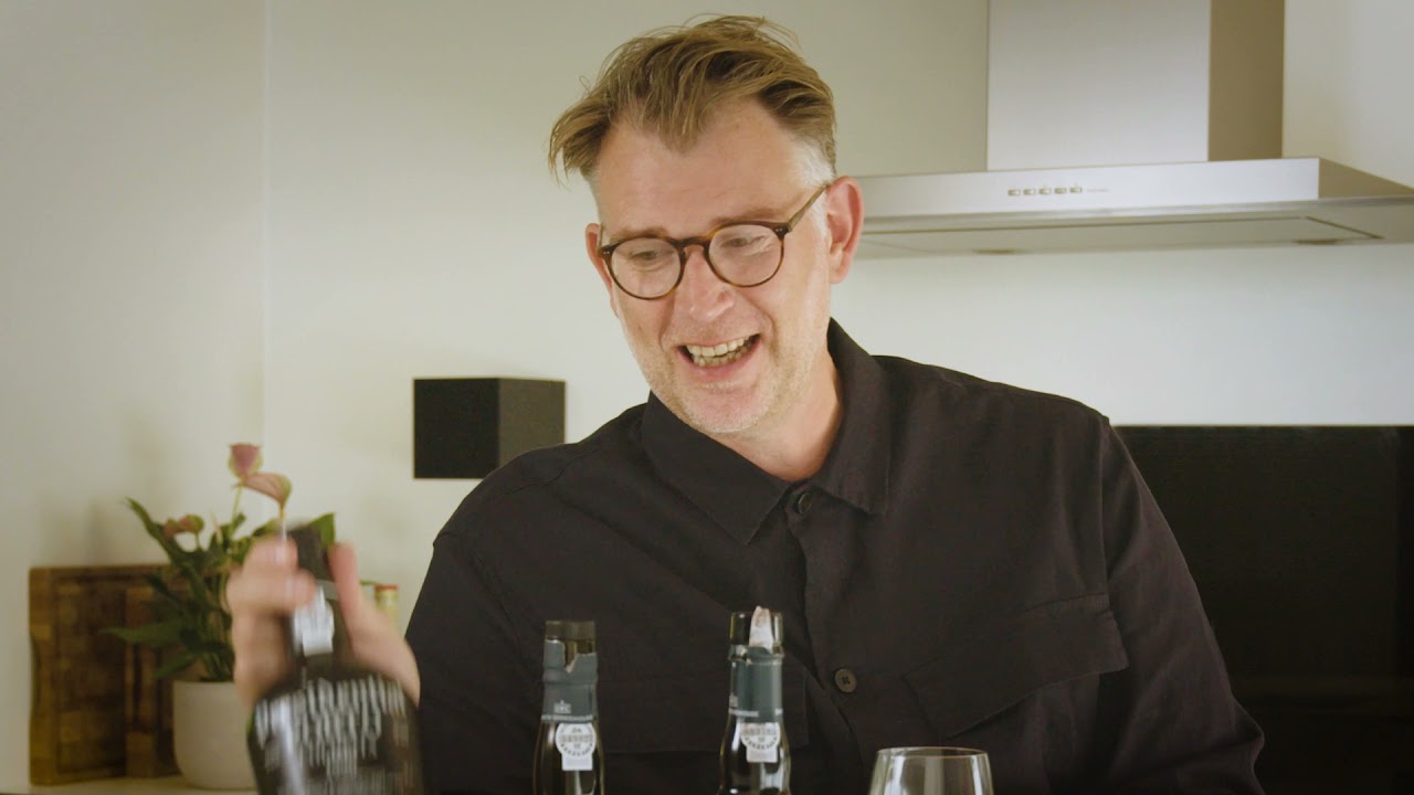 Bilka WineClub Mikkel Nielsen smager p&aring; portvin