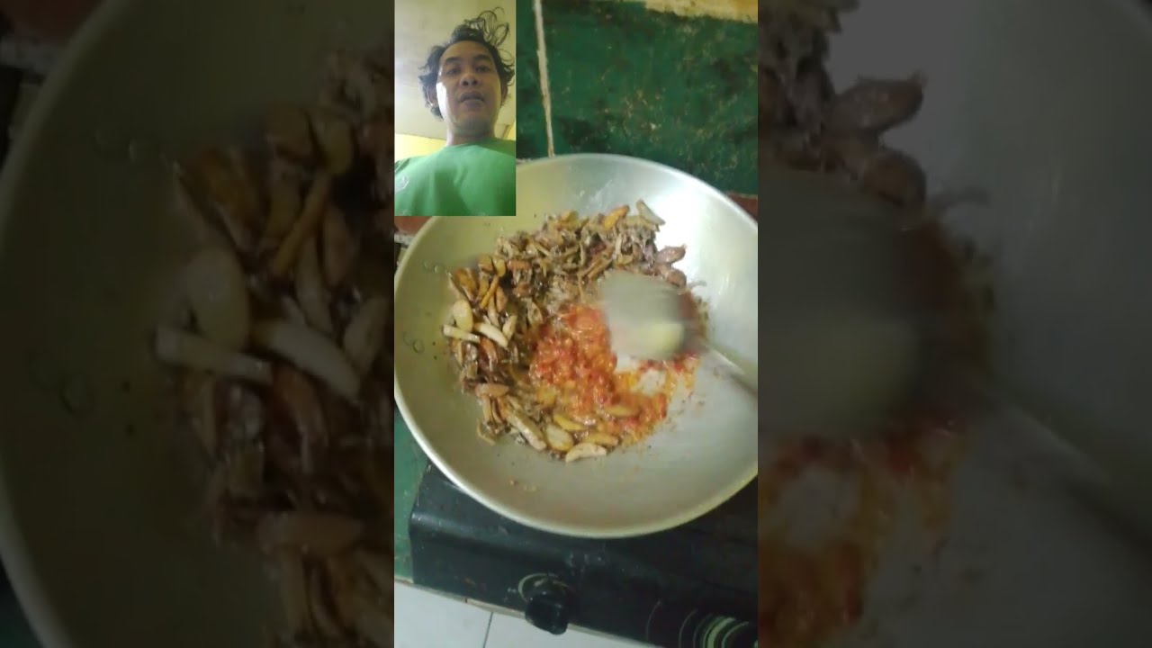 Masak jengkol sama ikan teri buat makan sendiri pokoknya bismillah... Saya orangnya seneng masak