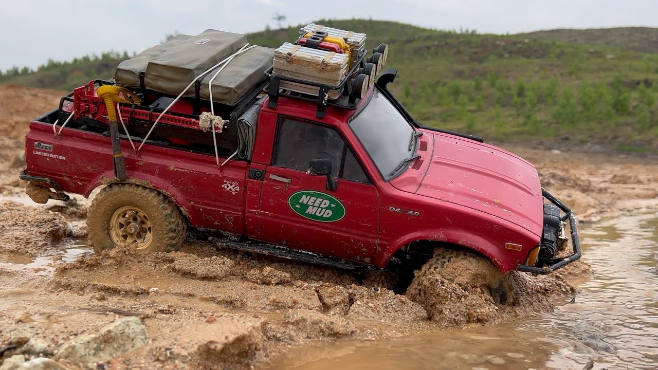 1/10 Scale RC car : TOYOTA Hilux(TF2 Mojave II)  Muddy Off-road Driving #32.