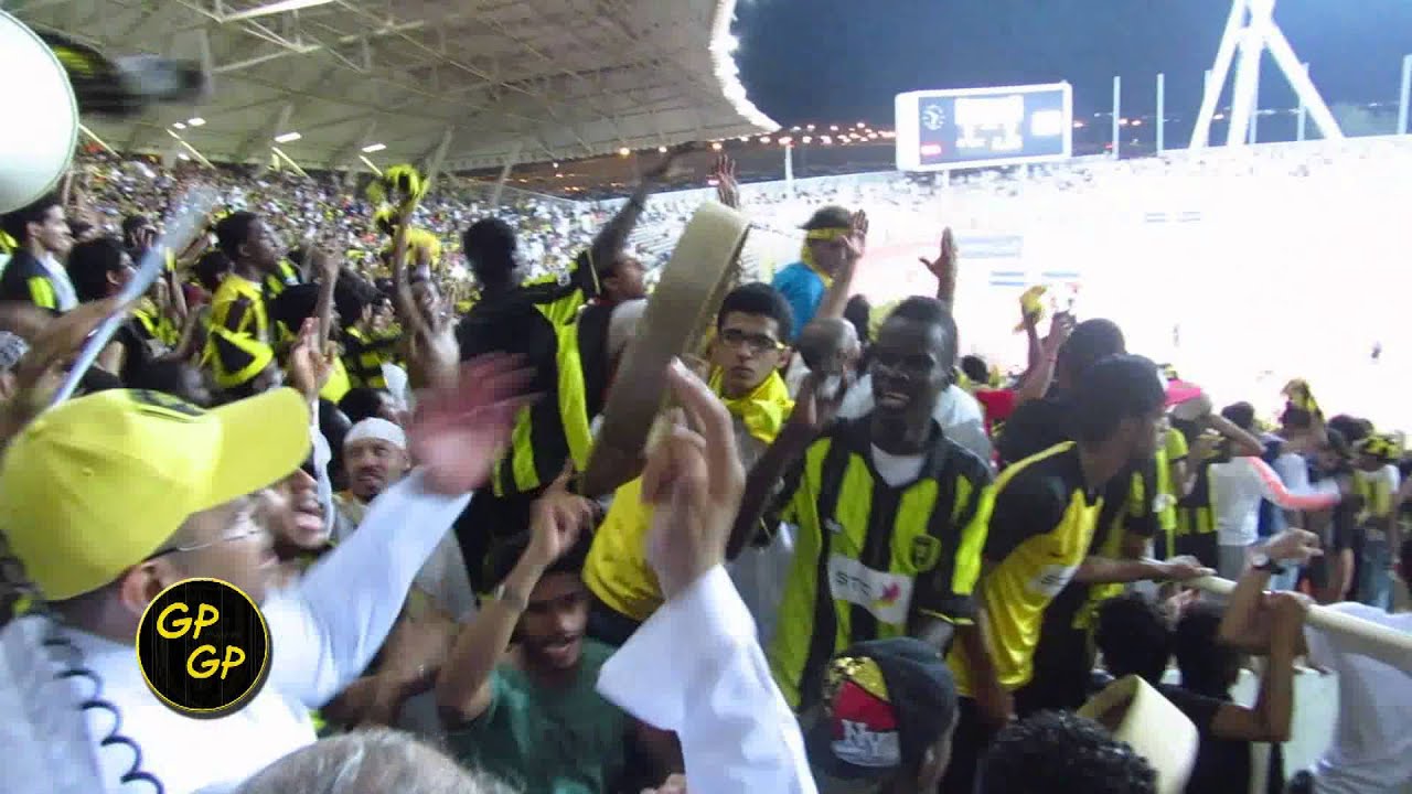 الهدف الثالث للاتحاد وفرحة اللاعبين والجمهور مباراة الاتحاد والهلال كاس الملك 2013