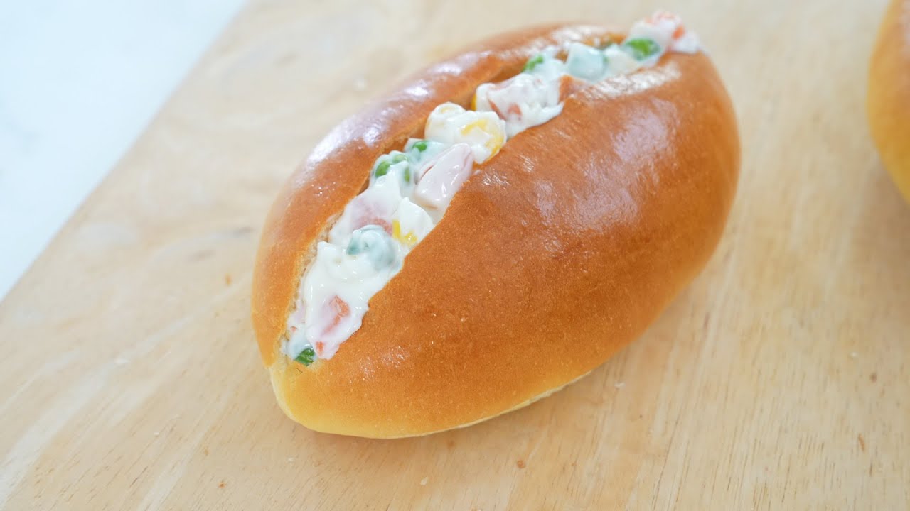 Salad Sausage Bread｜Apron