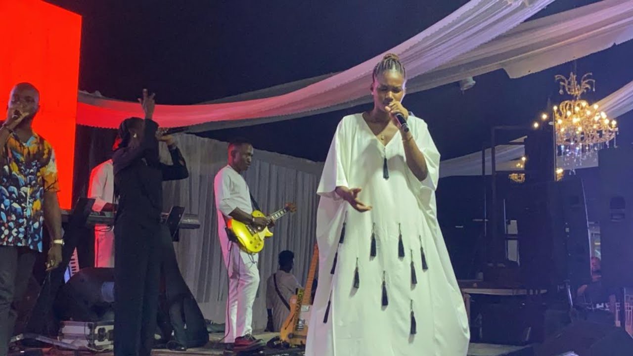 EBUNOLUWA SINGS ALL ROUND MINISTRATION AT PRAISE BREAK FEB’2025 EDITION
