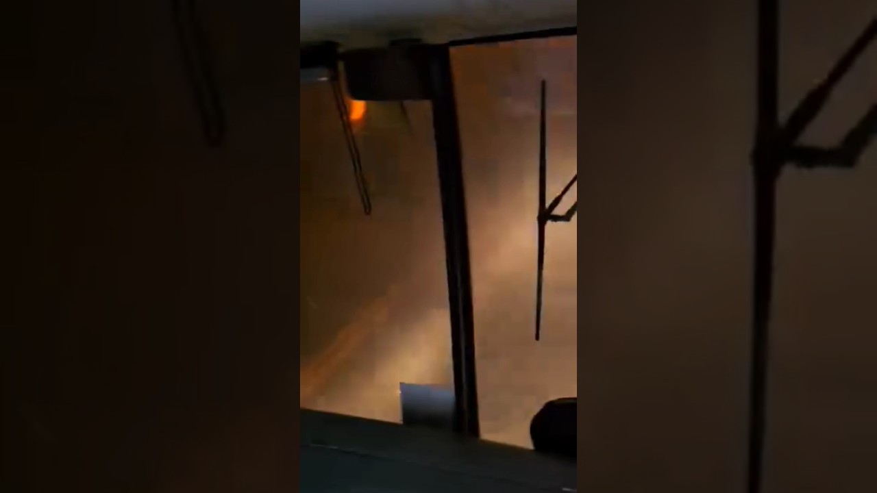 Impressionante! 😱Motorista de &ocirc;nibus grava v&iacute;deo de chuva de granizo em Arauc&aacute;ria/PR!