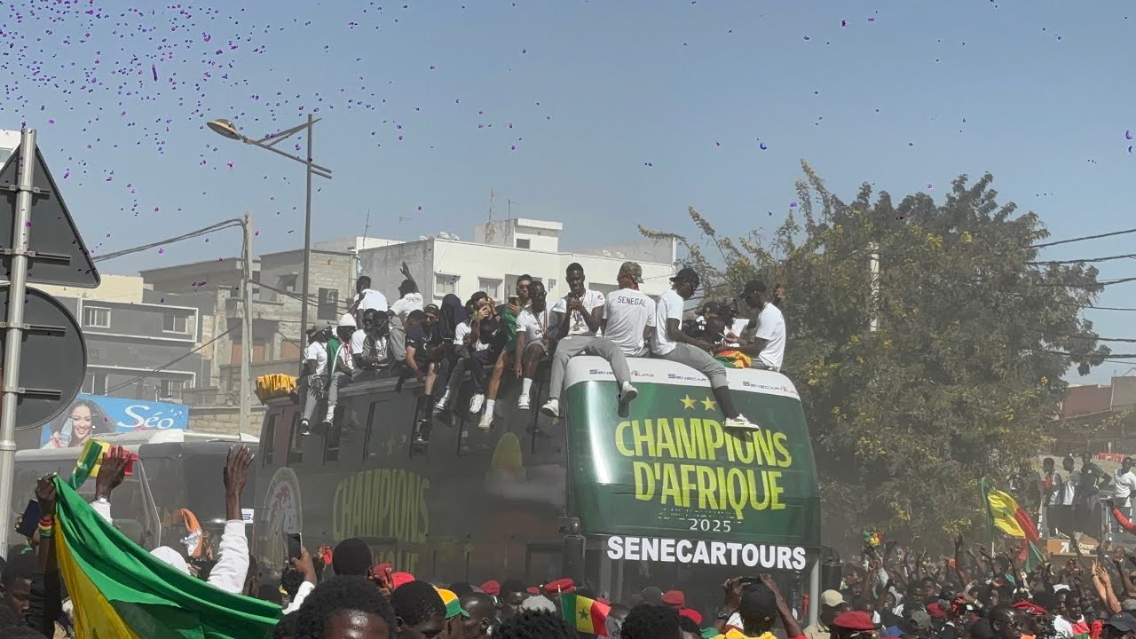 🚨🇸🇳Direct - Patte D'oie: Départ grande Parade des Lions du Sénégal au Palais