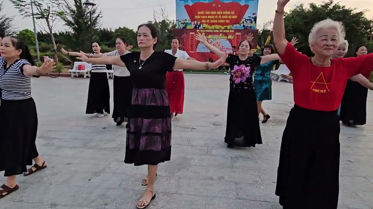 Dân vũ: Đêm giao thừa nghe một khúc dân ca
