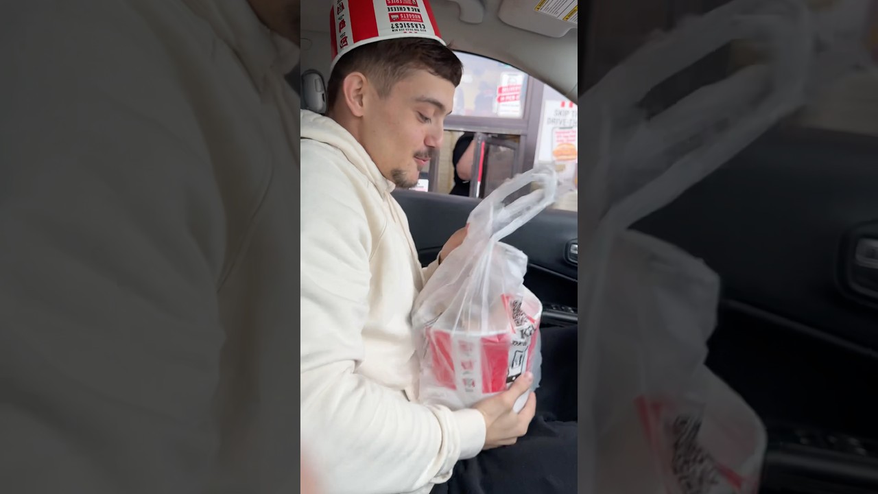バケツにKFCのマック＆チーズを詰める🧀