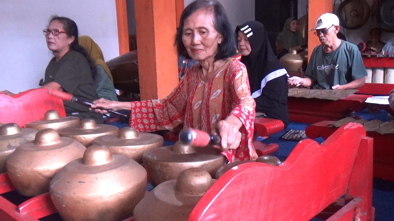 LATIHAN KARAWITAN LMRK LIMBANGAN