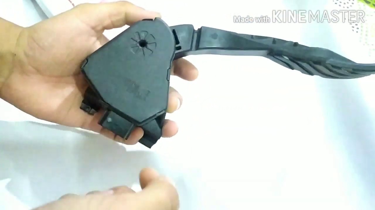 Renault Kwid How to open Renault Kwid Accelerator Pedal. रेनॉल्ट कविड़ का रेस का पेडल कैसे खोलें।
