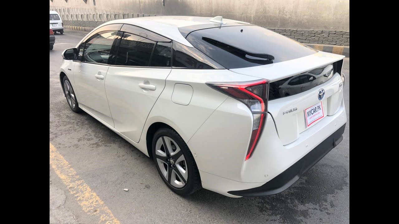 Toyota Prius A Premium Leather Package  2017 Review|Price and features in Pakistan|Motor Reviews
