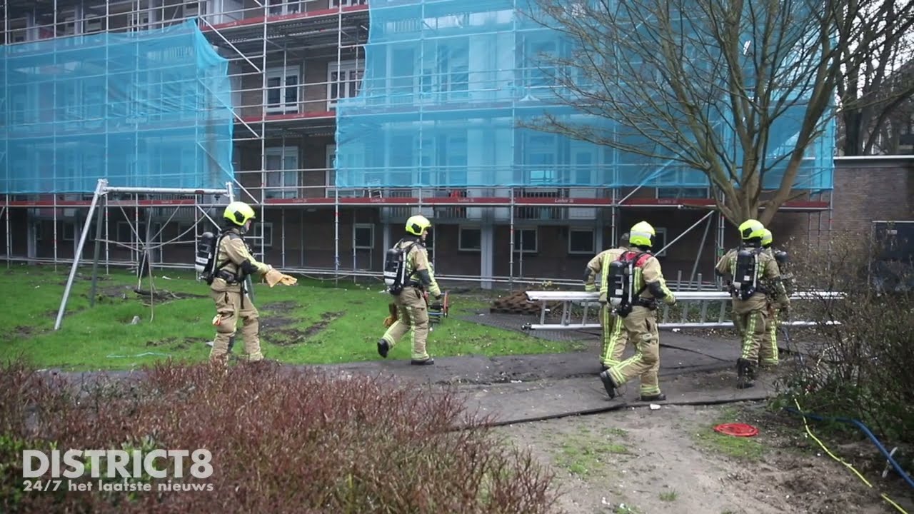 Brand in portiekwoning zorgt voor flinke schade Dwingelostraat Den Haag
