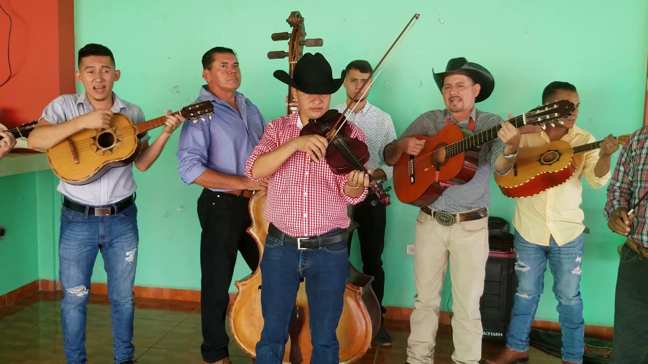 Puño De Tierra' Conjunto Familias Unidas