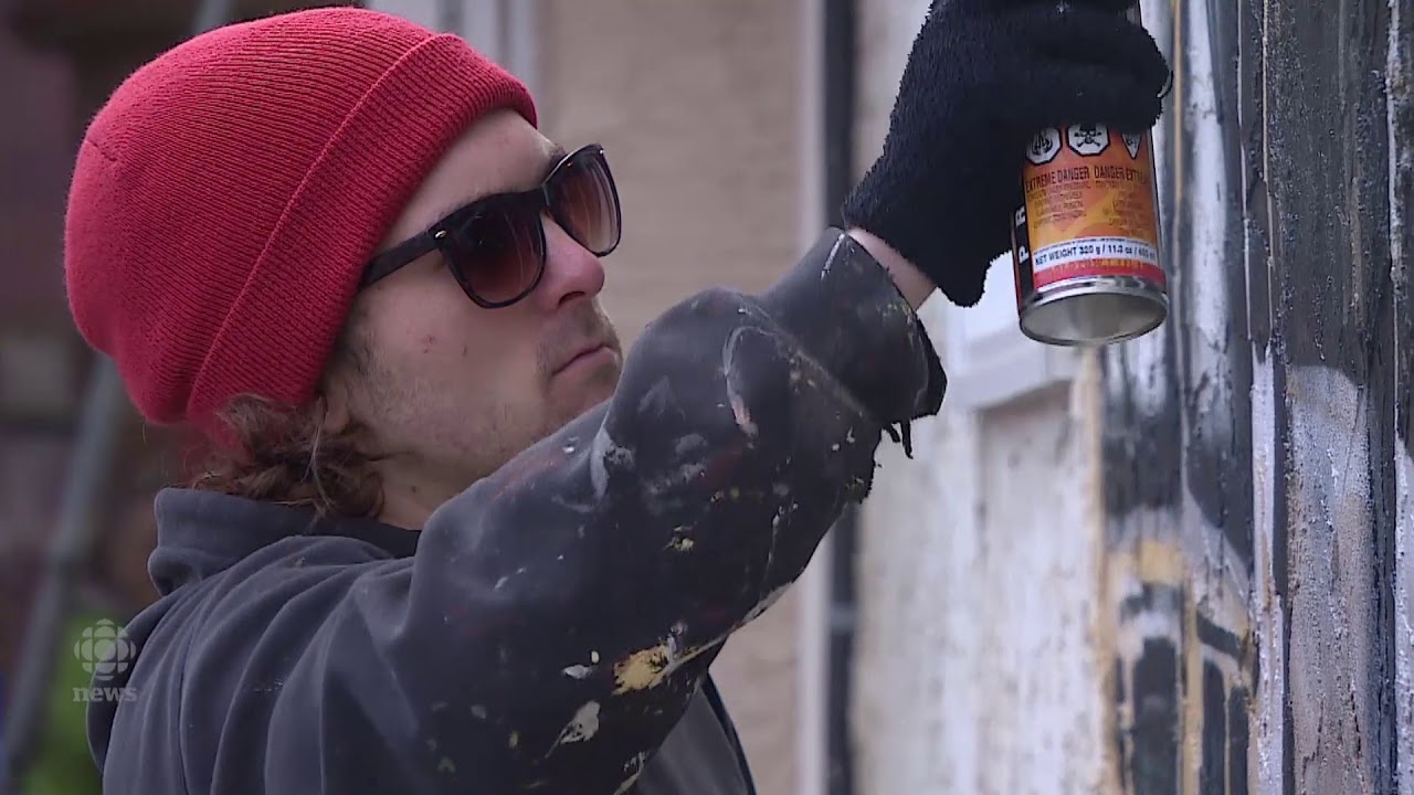 Regina's Ukrainian Co-op gets floral facelift from graffiti artist