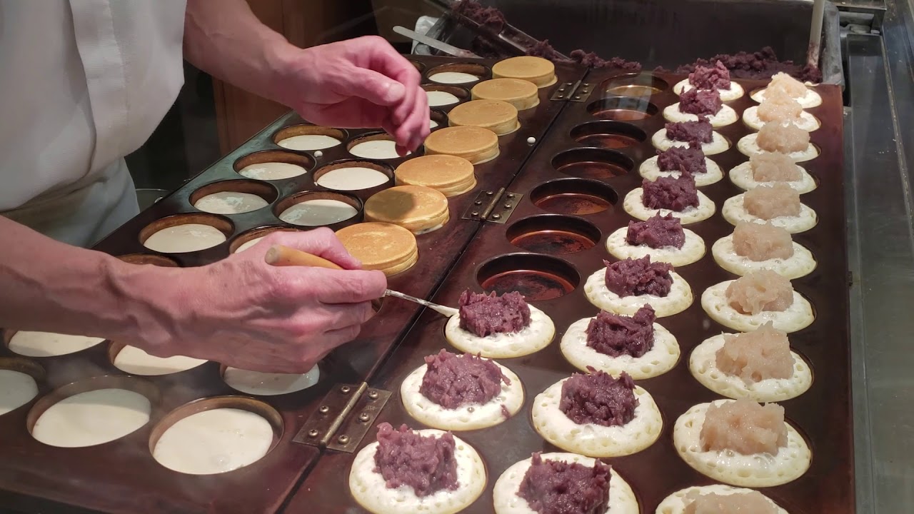 JAPANESE STREET FOOD - RED BEAN TAIYAKI - OSAKA JAPAN
