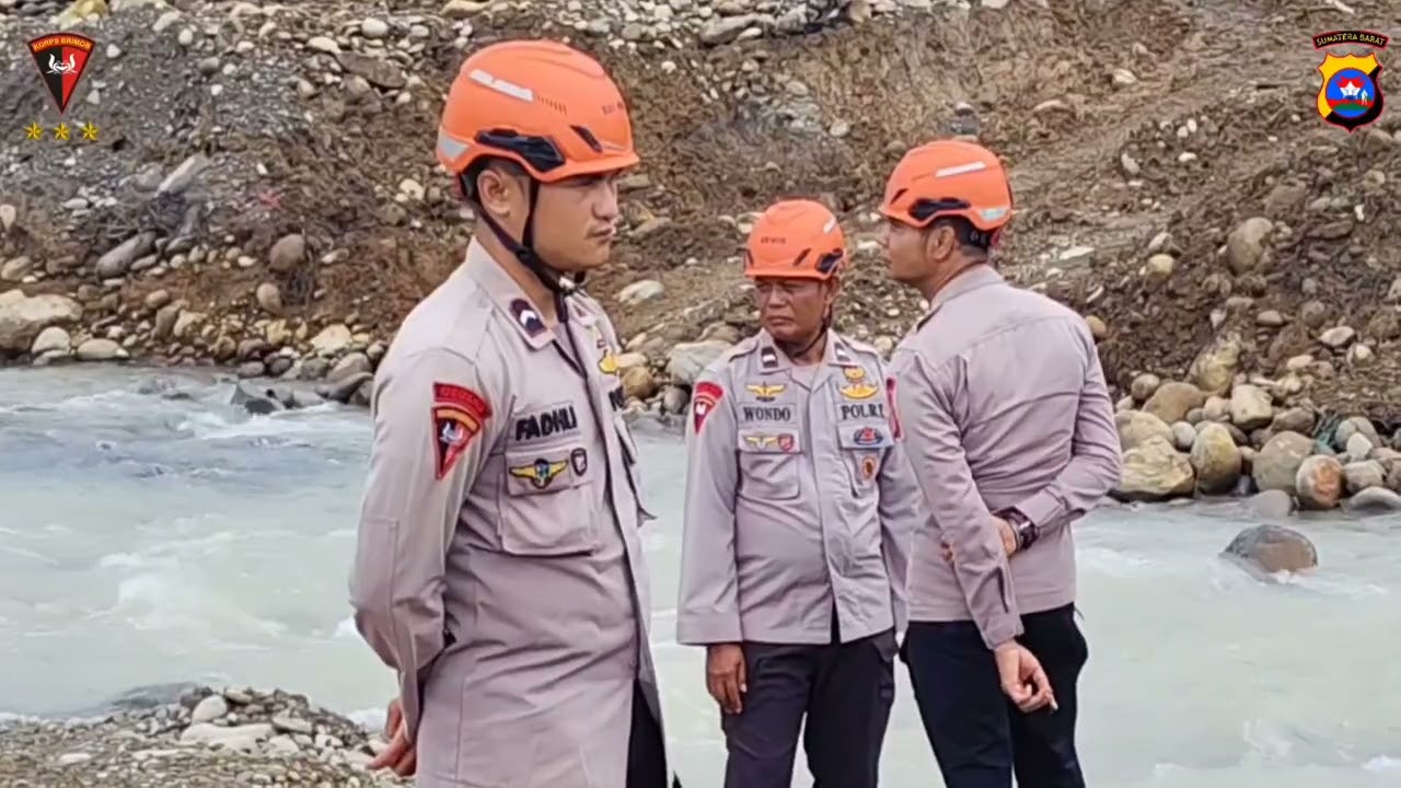 Brimob Sumbar bangun jembatan Bailey bantuan bapak Kapolri di Sawah Laweh Palembayan