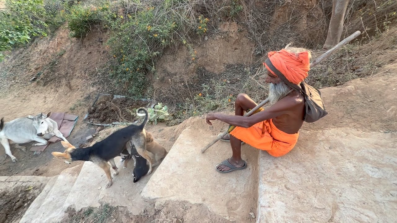 चित्रकूट के सिद्ध संत राधे बाबा से मिलने आए 5 साल के बाद उनके भक्त