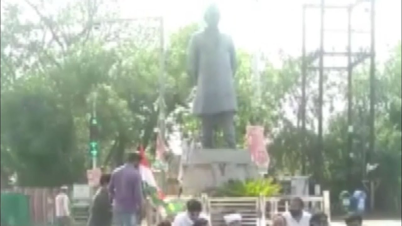 MP: Miscreants vandalise statue of Pandit Nehru in Satna, Congress workers stage protest