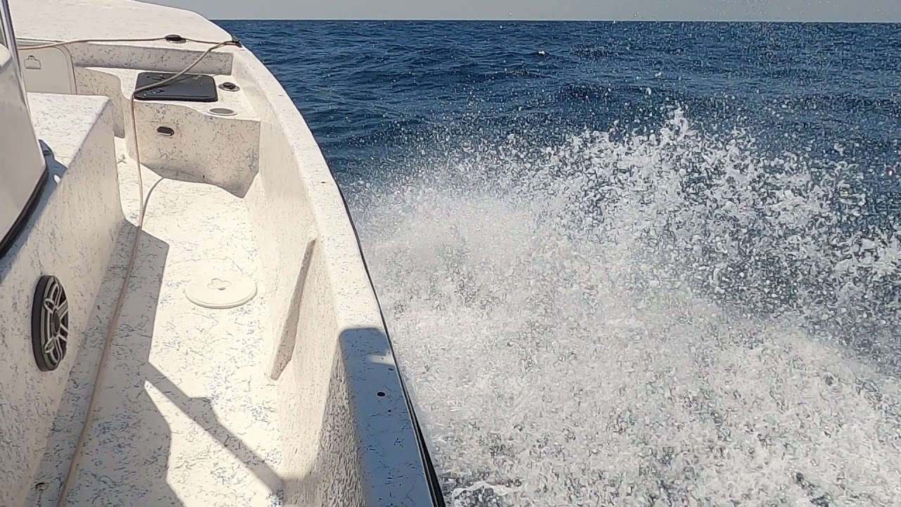 Offshore fishing trip in Bay Master 2150.