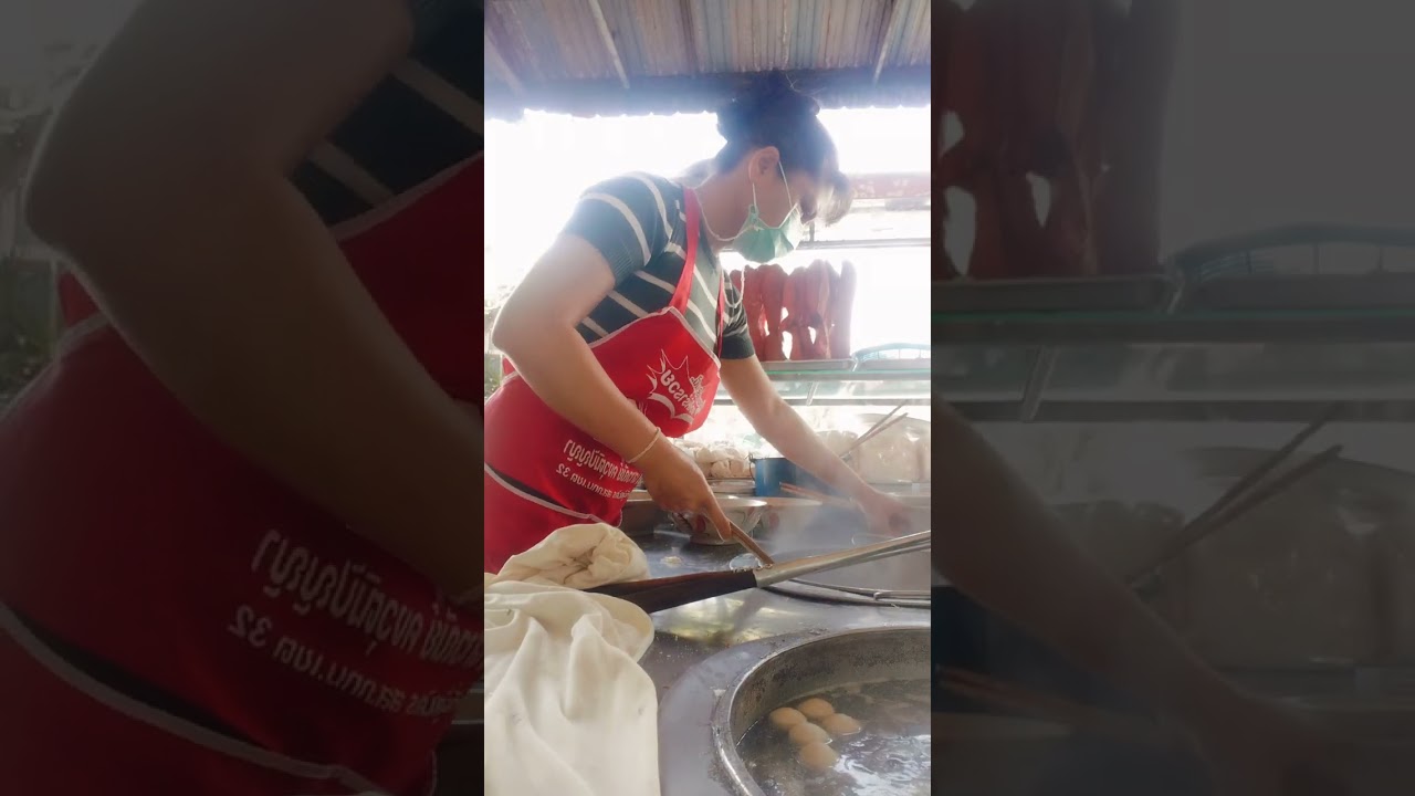 order บะหมี่เกี๊ยวลูกชิ้นหมูแดง