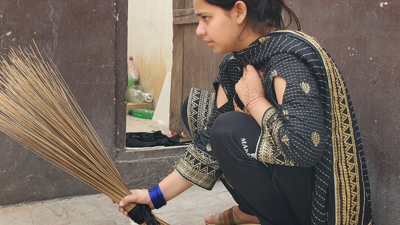 Gare mein jhadu lagaen